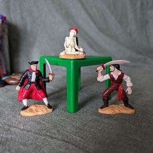 Safari Ltd. Pirate figure set 3pc sitting skeleton long coat sword dueling toys